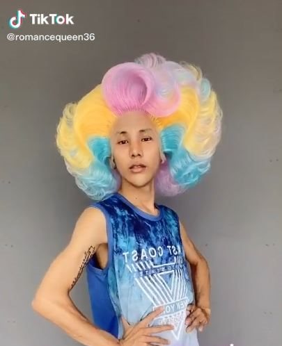 10 Gaya wig antimainstream ini bikin kamu melongo, heboh banget
