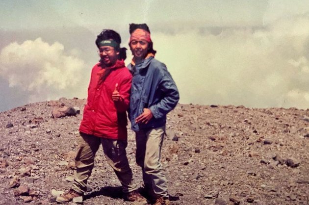 7 Potret lawas Ari Lasso mendaki Gunung Semeru bareng Piyu Padi