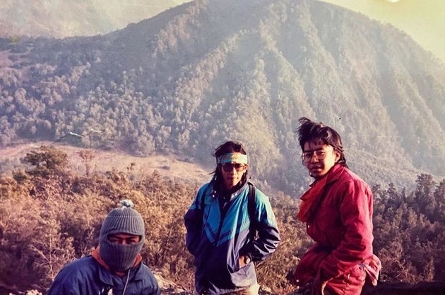 7 Potret lawas Ari Lasso mendaki Gunung Semeru bareng Piyu Padi