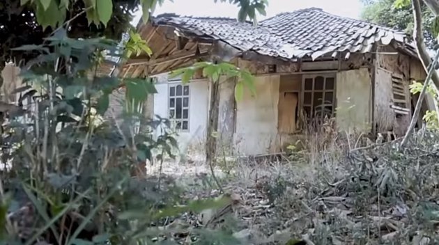 7 Potret rumah masa kecil Panji Petualang, tak terurus hampir roboh