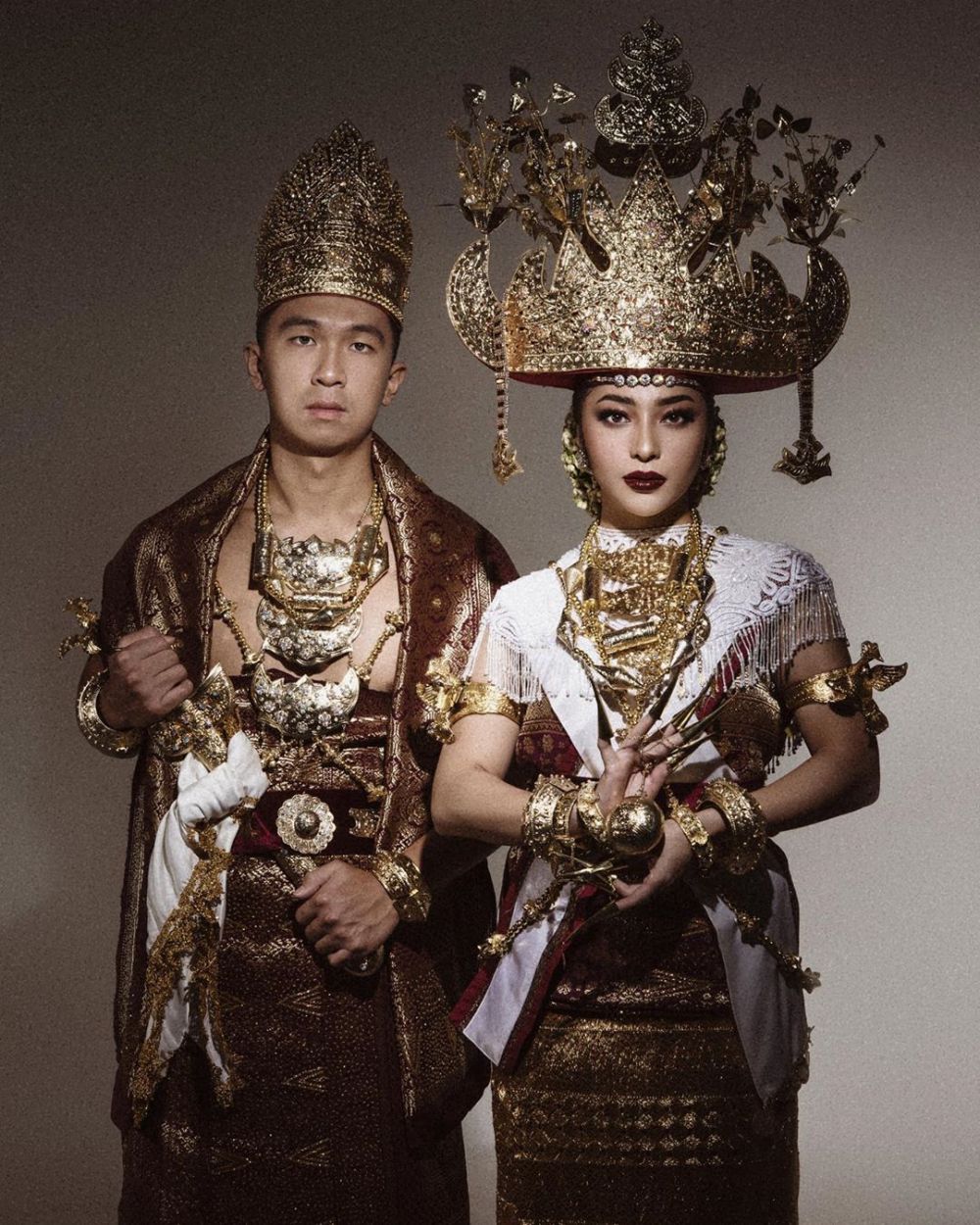 5 Gaya prewedding Nikita Willy pakai baju adat Lampung, banjir pujian