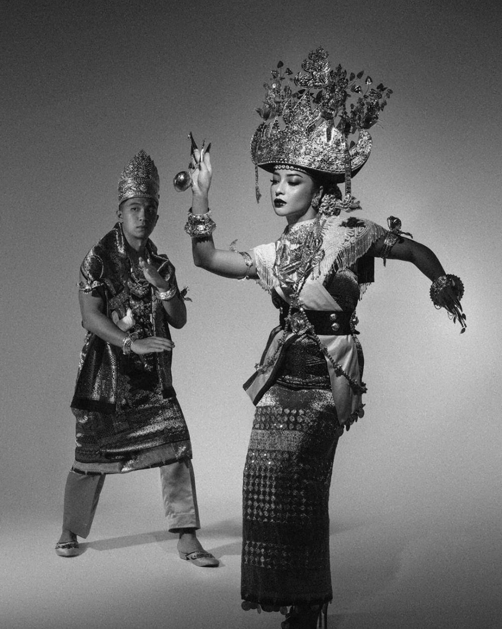 5 Gaya prewedding Nikita Willy pakai baju adat Lampung, banjir pujian