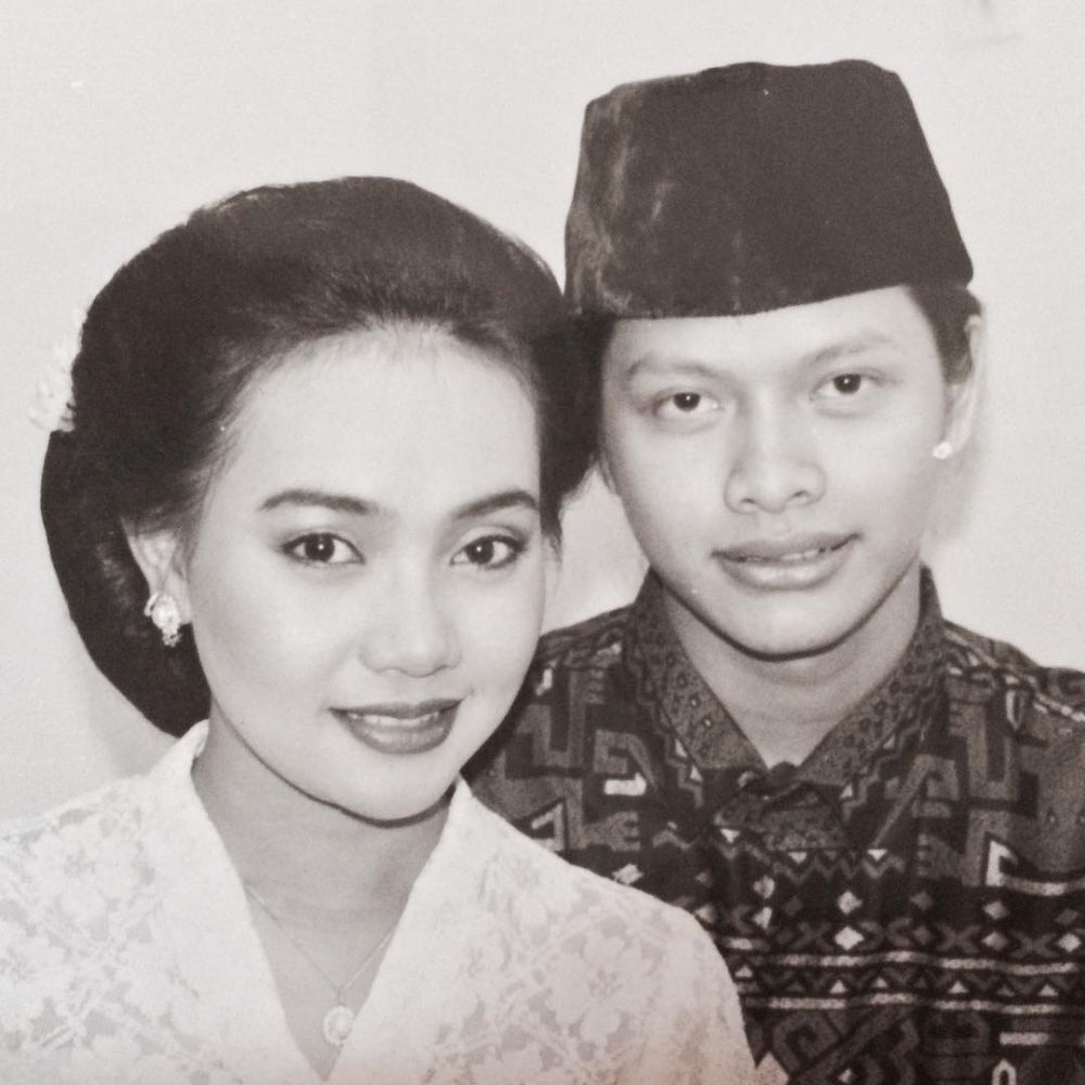 Potret lawas 10 seleb 90-an saat menikah, curi perhatian