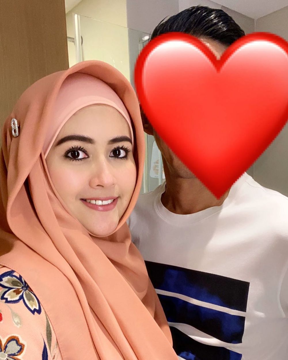 Akhirnya diekspos, ini 7 potret mesra Meggy Wulandari & suami baru