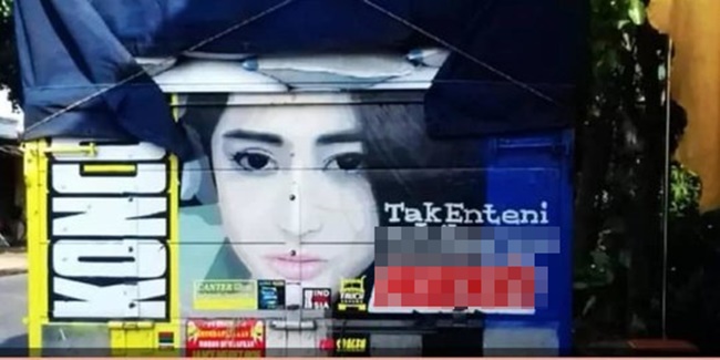 Potret wajah 7 penyanyi dangdut terpampang di truk, quotenya kocak