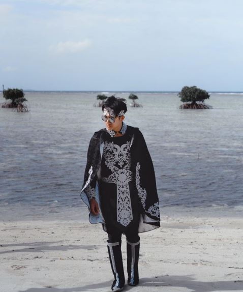 8 Potret Raisya  Bawazier & Kenny Austin kenakan busana khas Mermaid