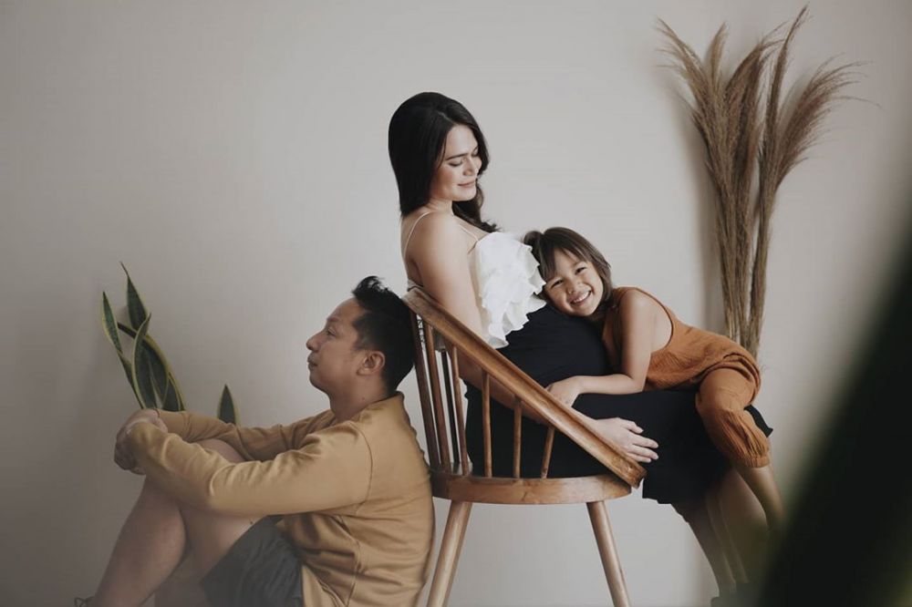 8 Potret maternity Sabai Morscheck & Ringgo Agus, simpel tapi elegan
