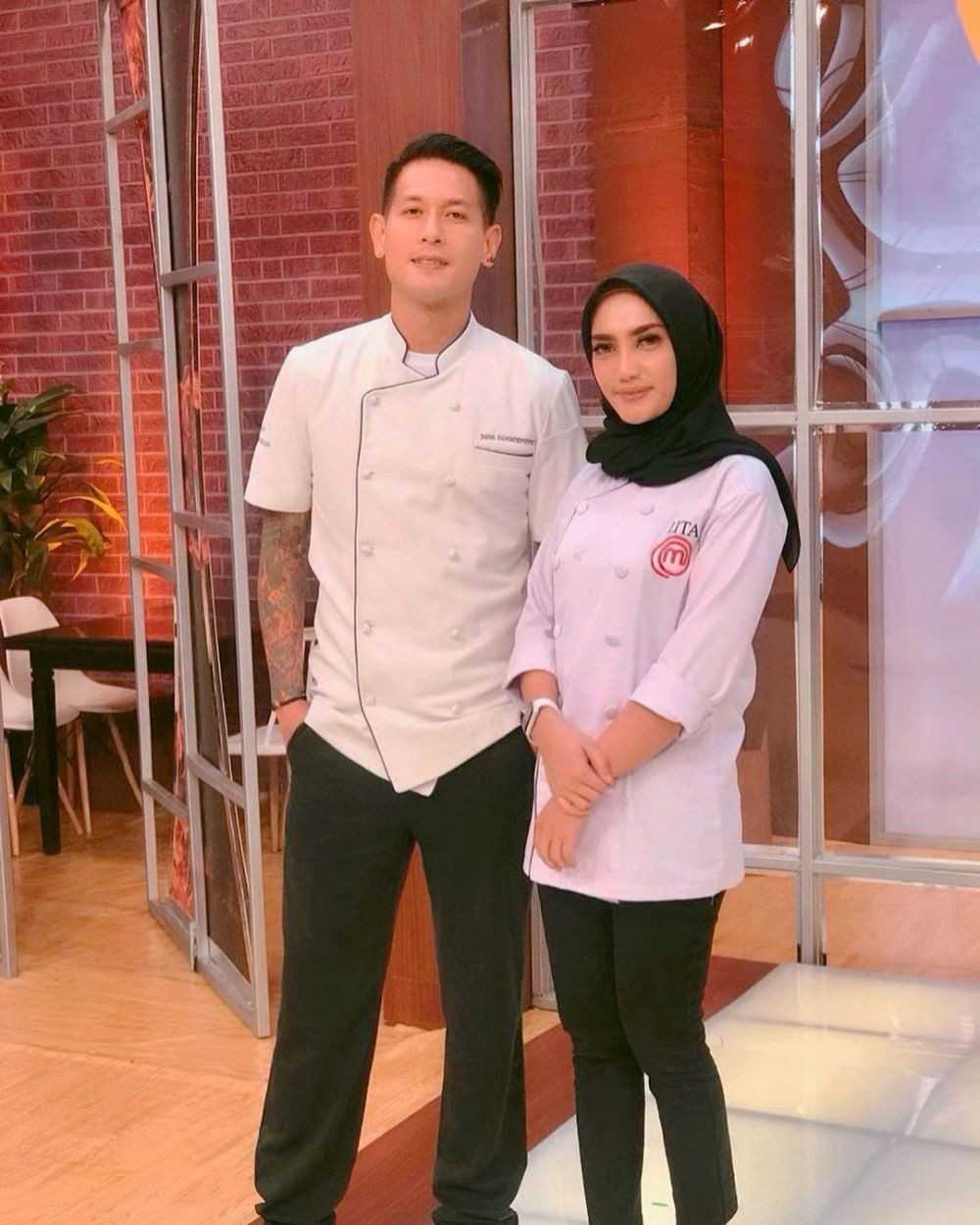 10 Penampilan Chef Juna jadi juri MasterChef dulu sampai kini