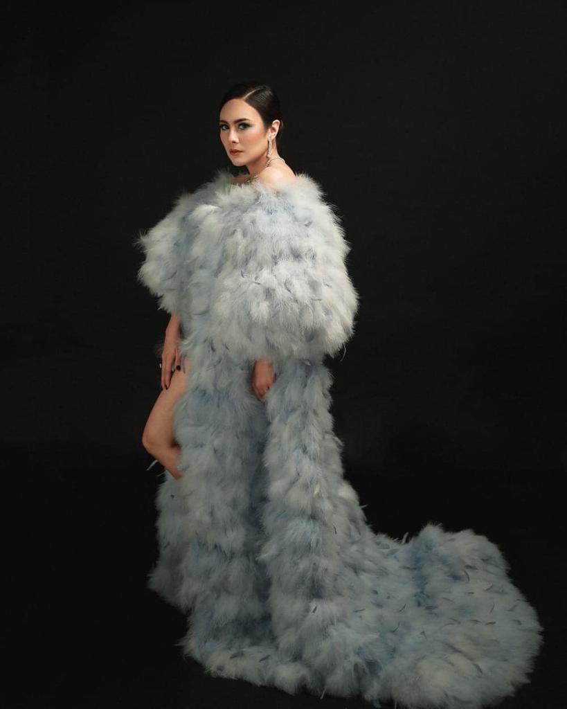 10 Pemotretan Wulan Guritno aneka tema, penampilannya curi perhatian