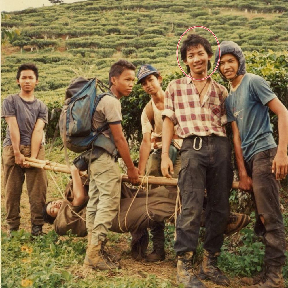 Potret lawas 6 seleb saat mendaki gunung, penampilannya beda banget