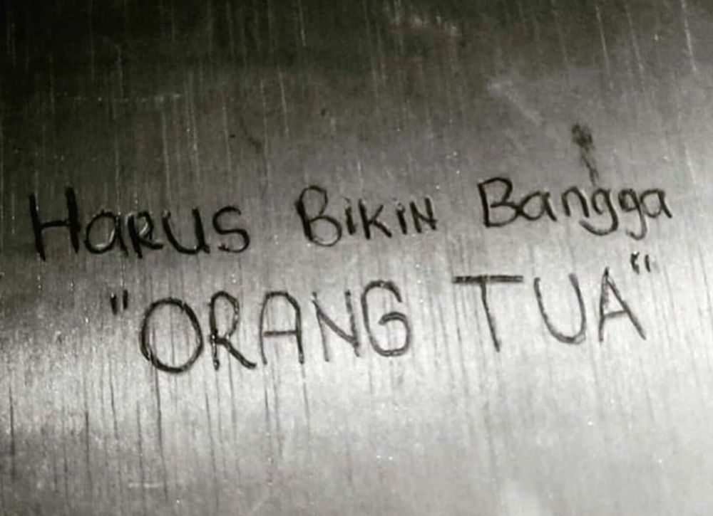 10 Tulisan di tembok tentang orang tua ini pesannya ngena banget