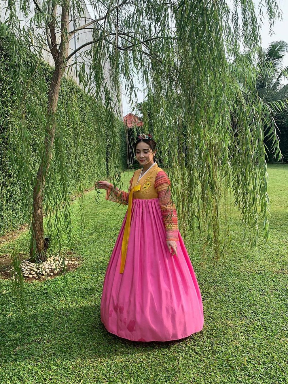 8 Momen Rossa & Nagita Slavina pemotretan dengan hanbok, memesona