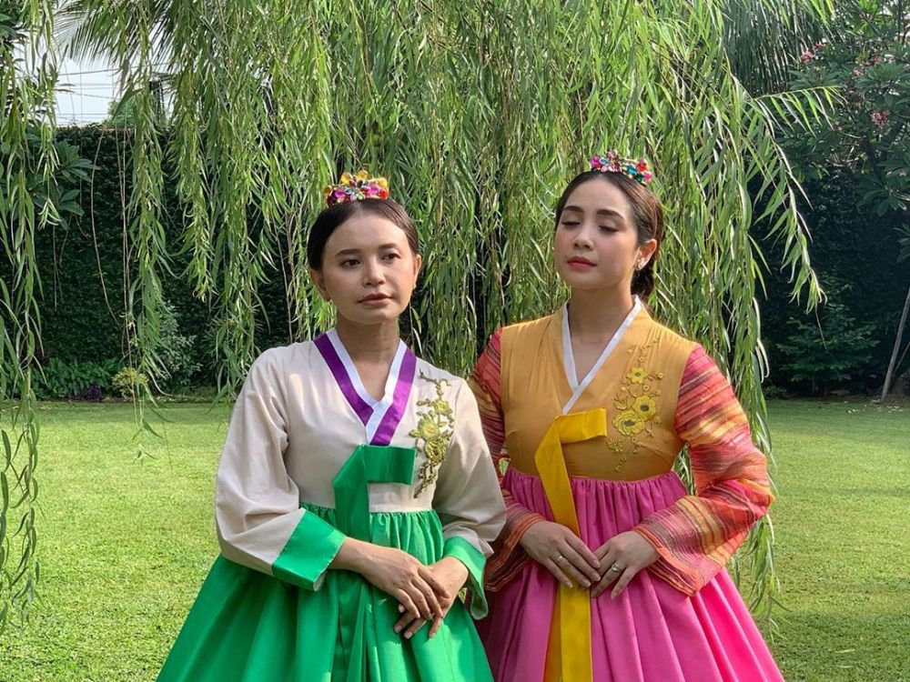 8 Momen Rossa & Nagita Slavina pemotretan dengan hanbok, memesona