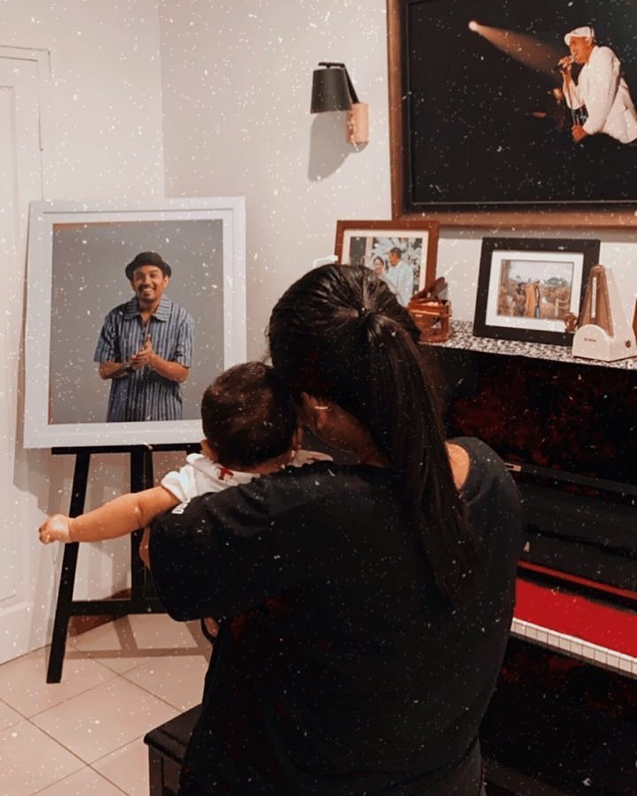 Kenang hari lahir Glenn Fredly, Mutia Ayu tulis puisi menyentuh