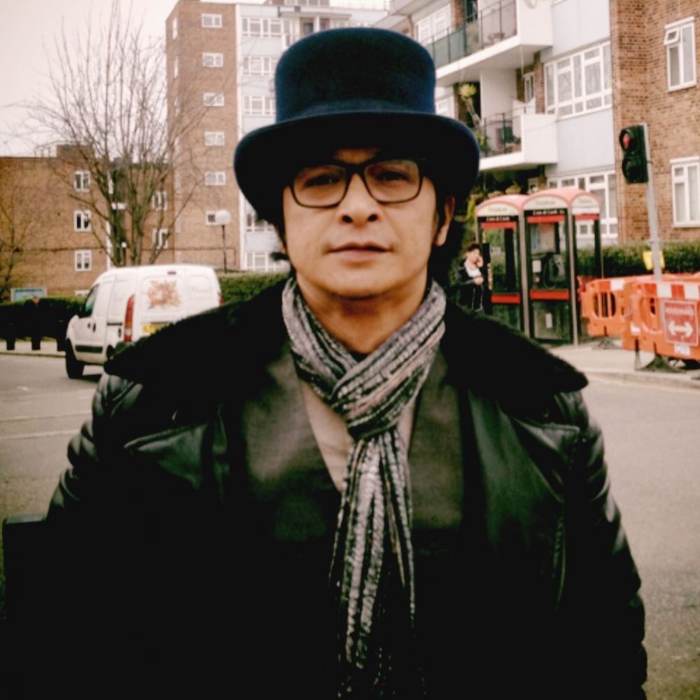 Pesona 10 musisi ganteng di usia 50-an tahun, karismanya awet