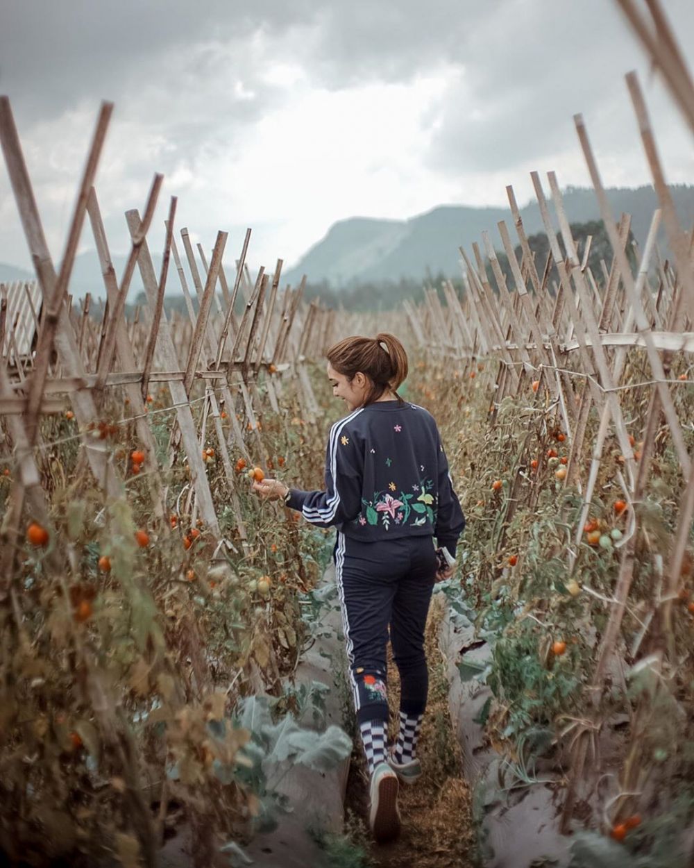 10 Momen Gisella Anastasia jelajah alam Bandung, mencuri perhatian