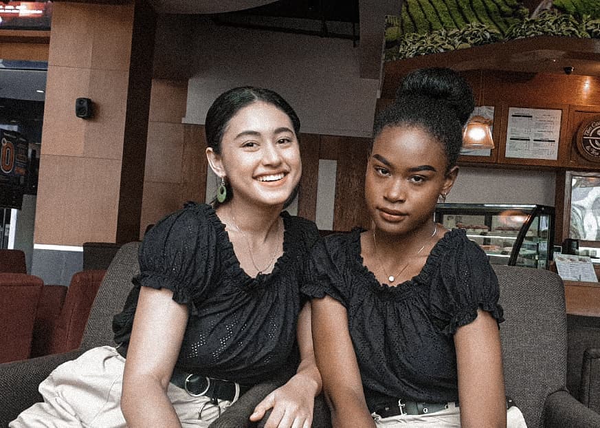 10 Potret Sylla & Afifah, YouTuber kakak beradik yang punya paras beda