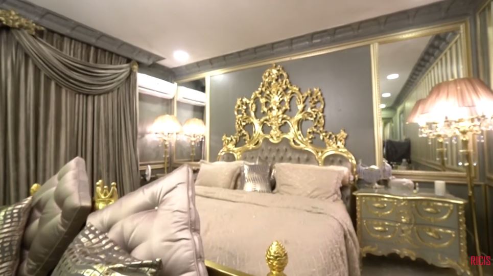 Potret kamar tidur 10 seleb tema Victorian, mewah bak dekor kerajaan