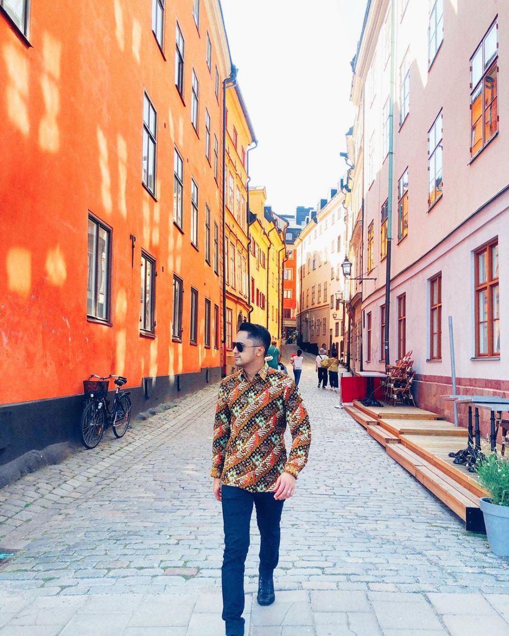 10 Momen seleb peringati Hari Batik Nasional, unggah foto busana batik