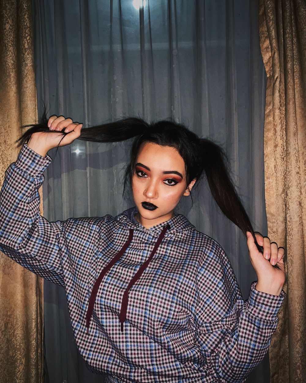 10 Potret Megan Domani saat bermakeup tebal, makin memesona