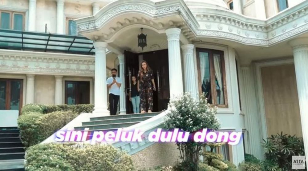 10 Momen pertemuan Aurel & Atta Halilintar usai LDR, dapat baju bayi