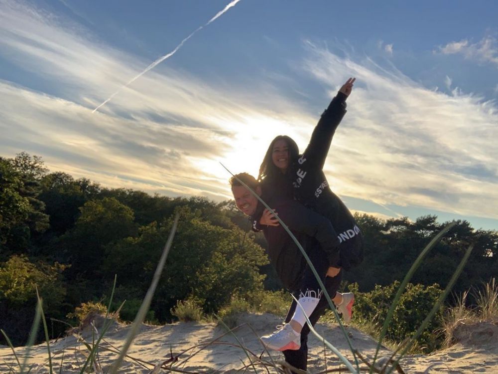 Unggah foto bareng bule, Gracia Indri jadi sorotan