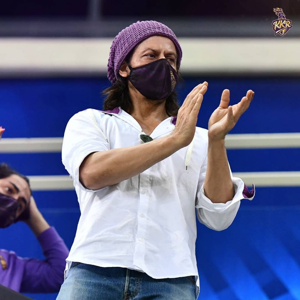 Potret terbaru Shah Rukh Khan saat pandemi, rambutnya jadi sorotan