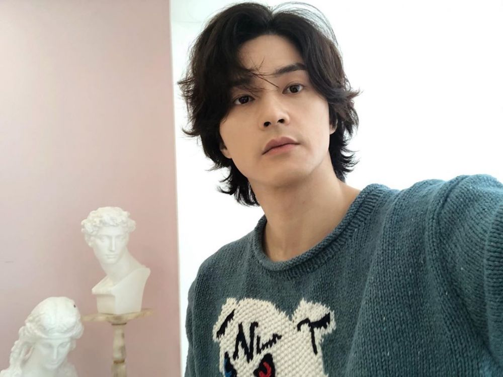 10 Potret Kim Ji-hoon, pemeran psikopat di drama Korea Flower Of Evil