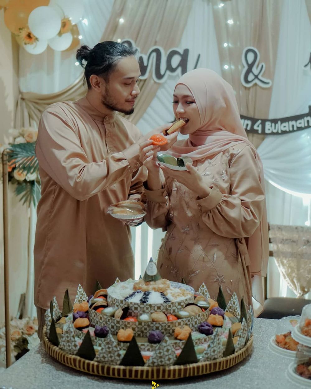 8 Momen syukuran 4 bulan kehamilan Ana Riana, gayanya curi perhatian