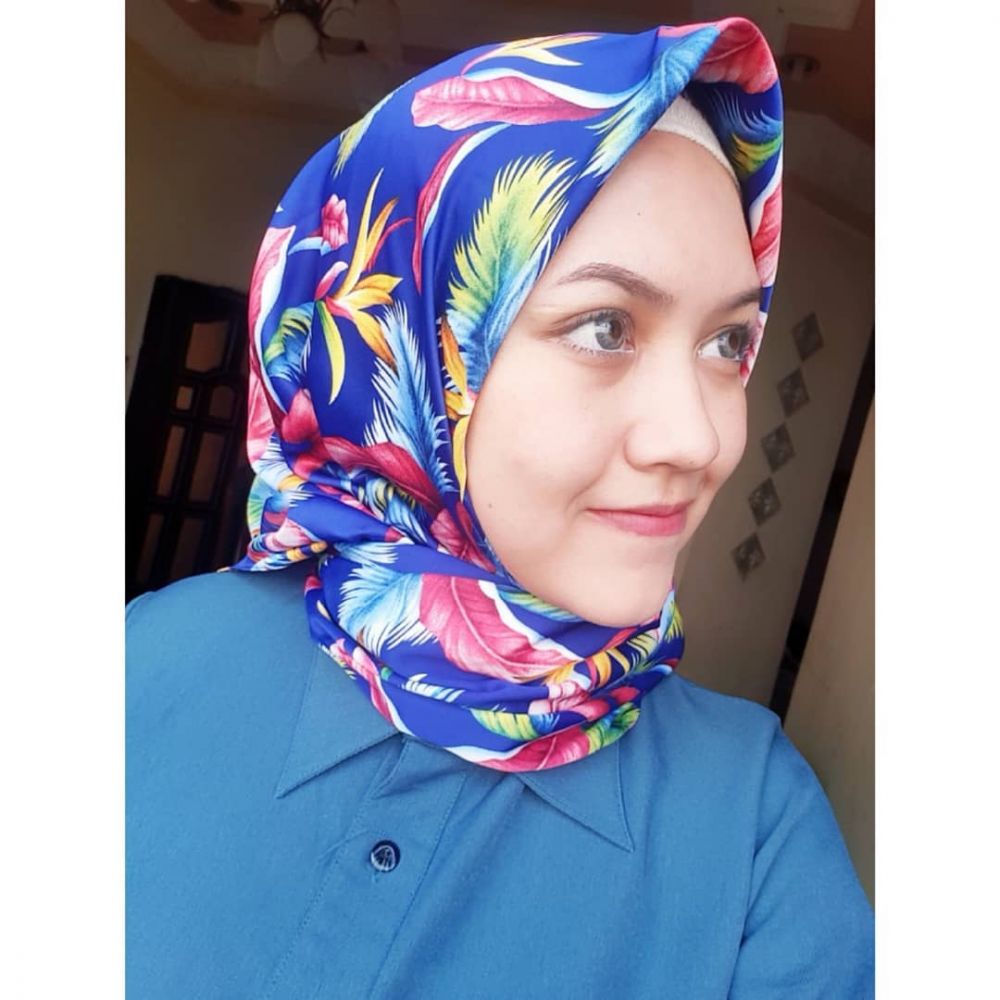 10 Pesona Happy Asmara tampil berhijab, cantik dan menawan