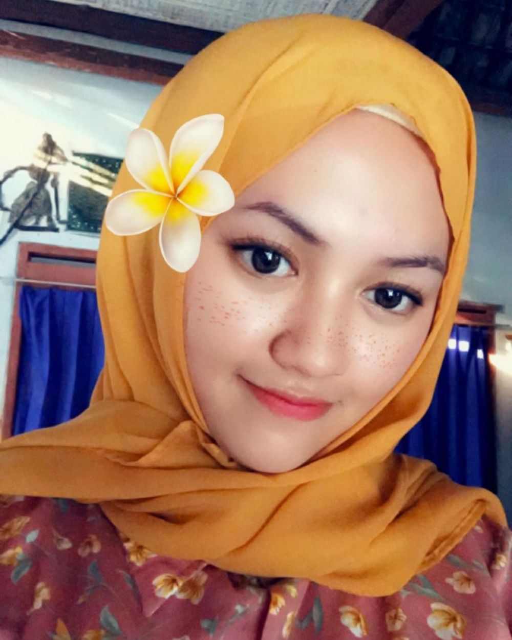 10 Pesona Happy Asmara tampil berhijab, cantik dan menawan