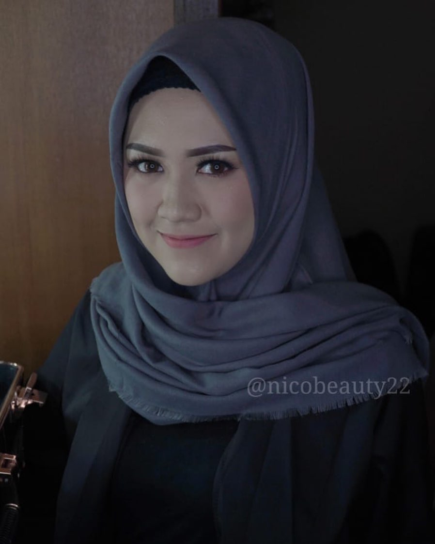 10 Pesona Happy Asmara tampil berhijab, cantik dan menawan