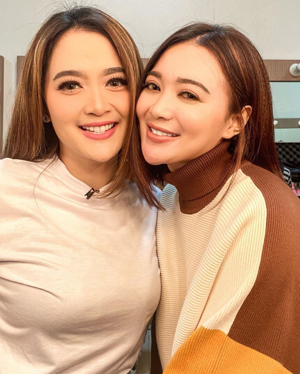 10 Potret bukti Wika Salim dan Vega Darwanti bak pinang dibelah dua