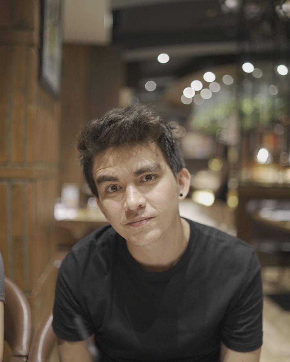 Pesona 8 seleb cowok berdarah Belanda, parasnya rupawan