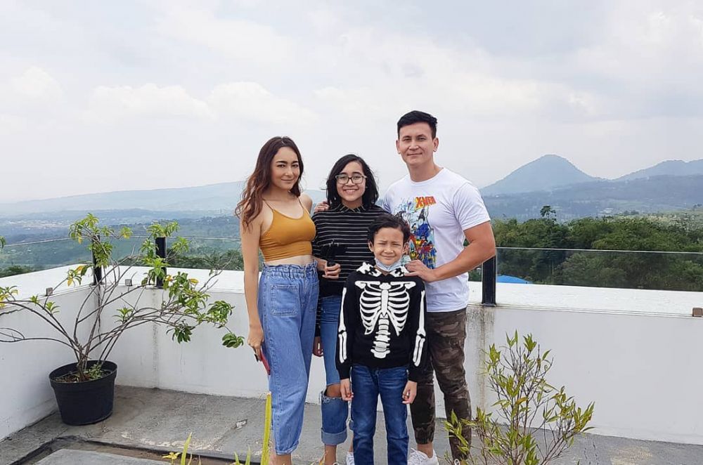 10 Potret Marcelino Lefrandt dan putrinya, bak kakak adik