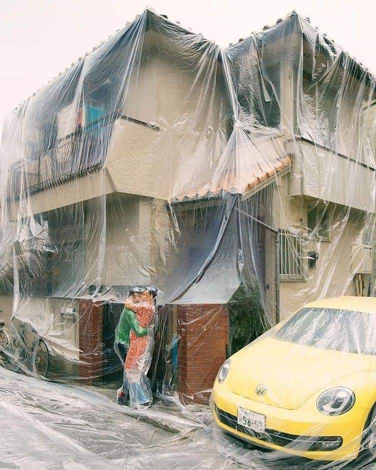 10 Momen lucu pacaran di tempat umum, bikin jomblo gagal baper