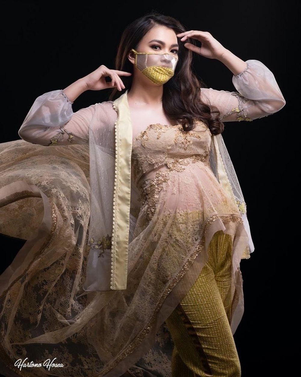 Gaya pemotretan maternity 7 Puteri Indonesia, auranya terpancar