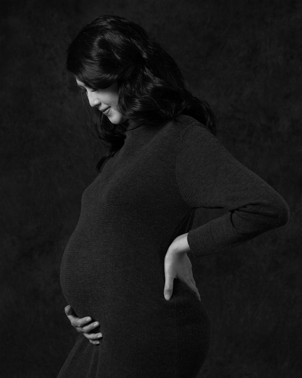 Gaya pemotretan maternity 7 Puteri Indonesia, auranya terpancar