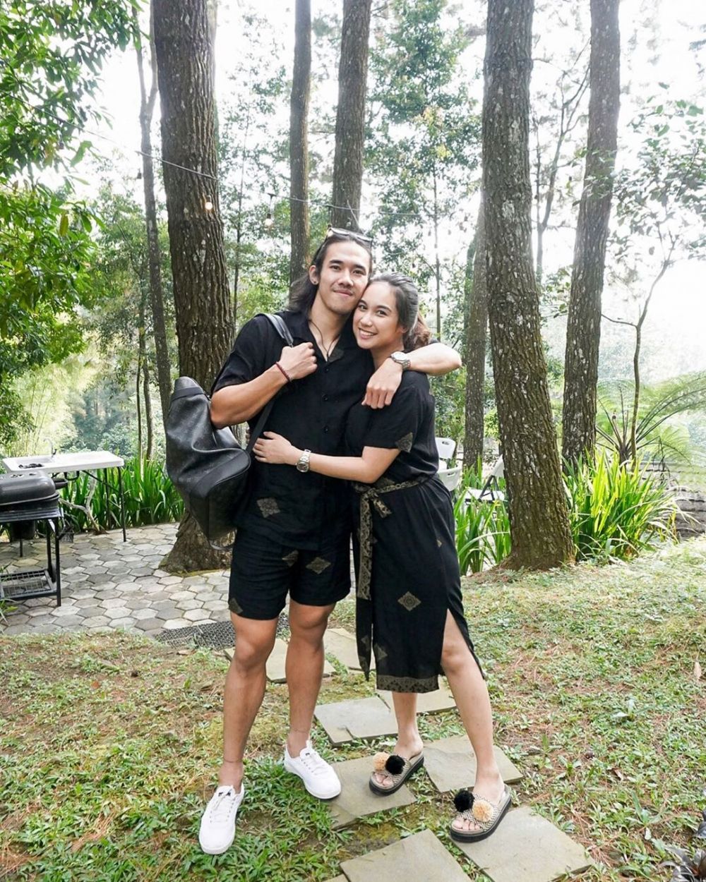Potret romantis 8 seleb cantik dan suami pesepak bolanya