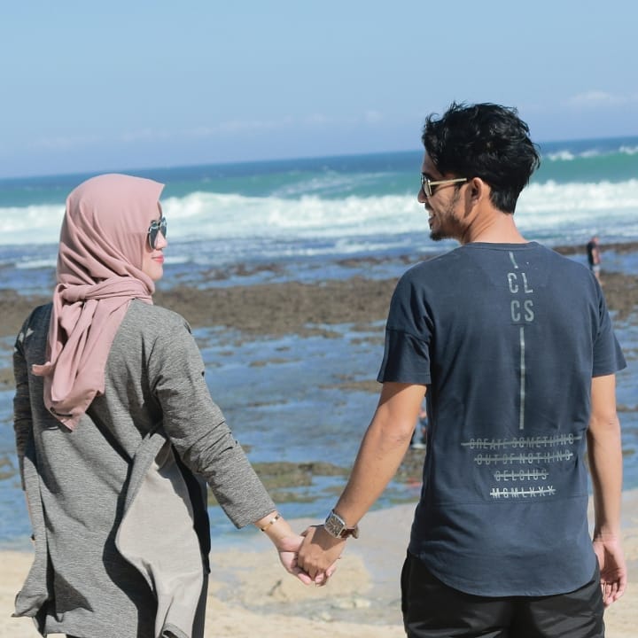 Potret romantis 8 seleb cantik dan suami pesepak bolanya