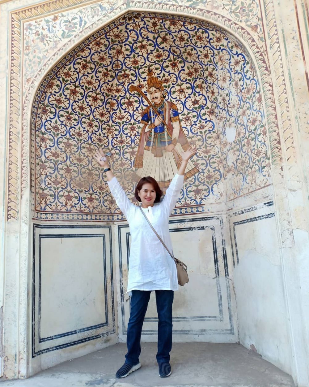 10 Potret terbaru Yurike Prastika, awet muda di usia 52 tahun