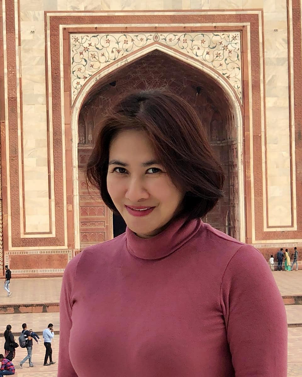 10 Potret terbaru Yurike Prastika, awet muda di usia 52 tahun