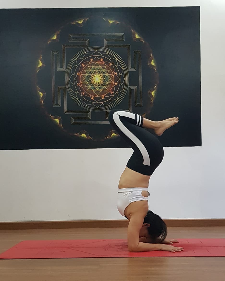 10 Potret terbaru Yurike Prastika, awet muda di usia 52 tahun