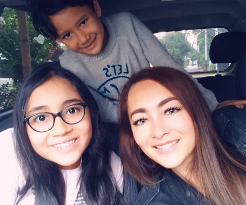 10 Potret terbaru Dewi Rezer, makin memesona di usia 40 tahun