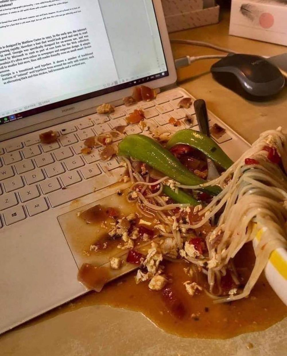 10 Momen gagal makan enak ini ngenesnya bikin ngelus dada