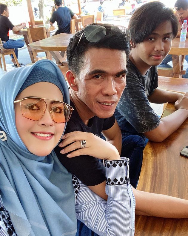 5 Potret kebersamaan Meggy Wulandari bareng anak sambungnya