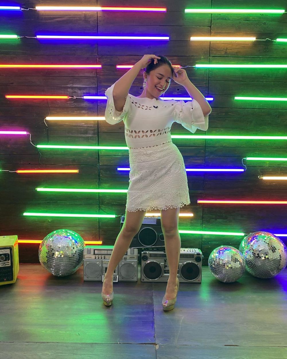 10 Gaya pemotretan Marshanda dengan berbagai tema, gayanya kece