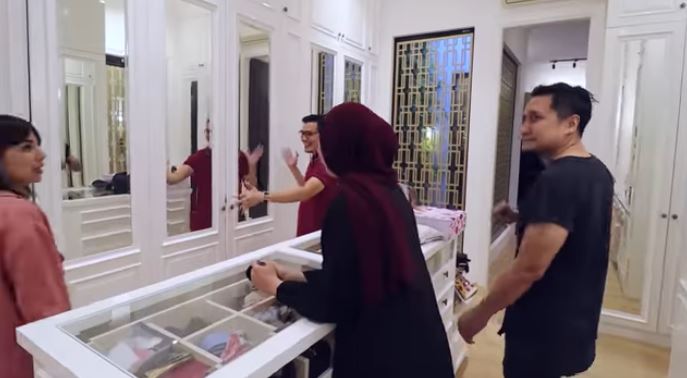 8 Potret kamar tidur Arie Untung & Fenita Arie, banyak pintu rahasia