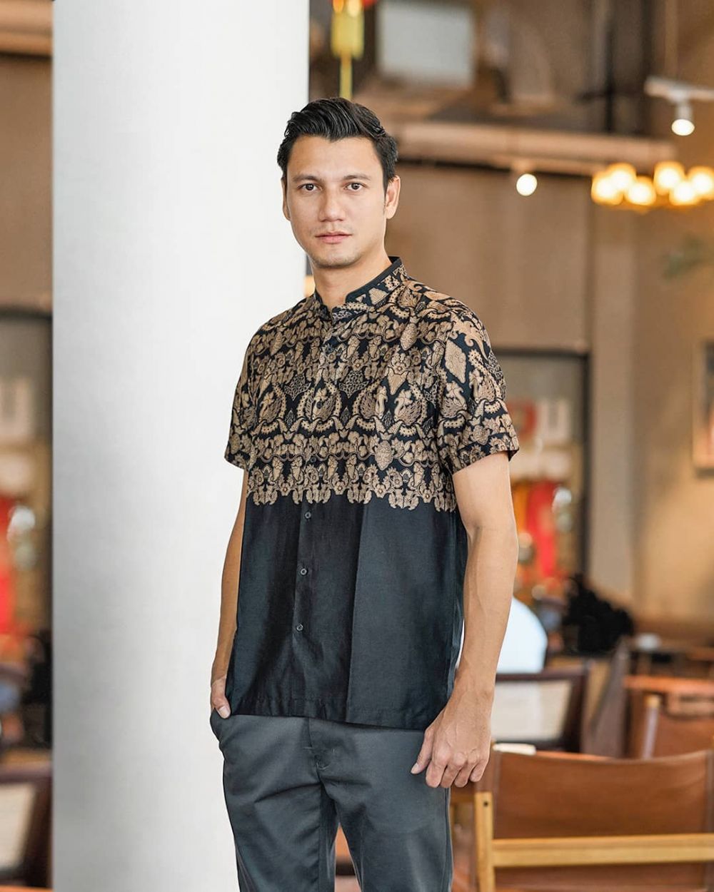 10 Potret transformasi Christian Sugiono, memesona sejak kecil