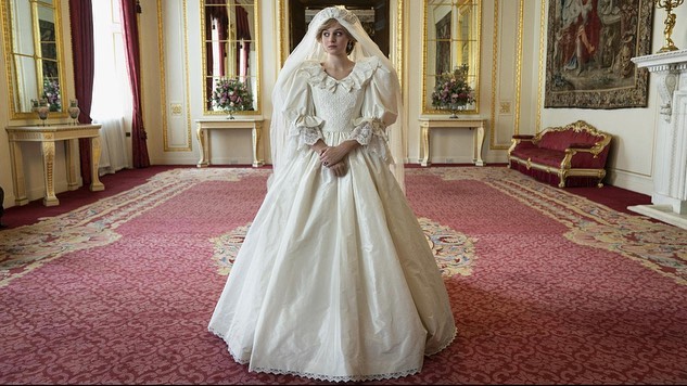 8 Potret Emma Corrin perankan Putri Diana serial The Crown, mirip abis